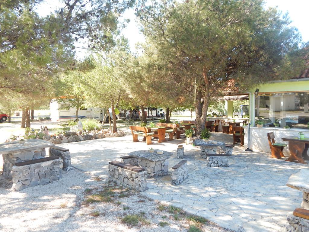 Rooms Camp Marina Lozovac Buitenkant foto