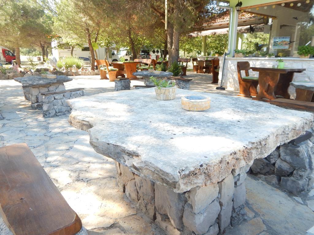 Rooms Camp Marina Lozovac Buitenkant foto