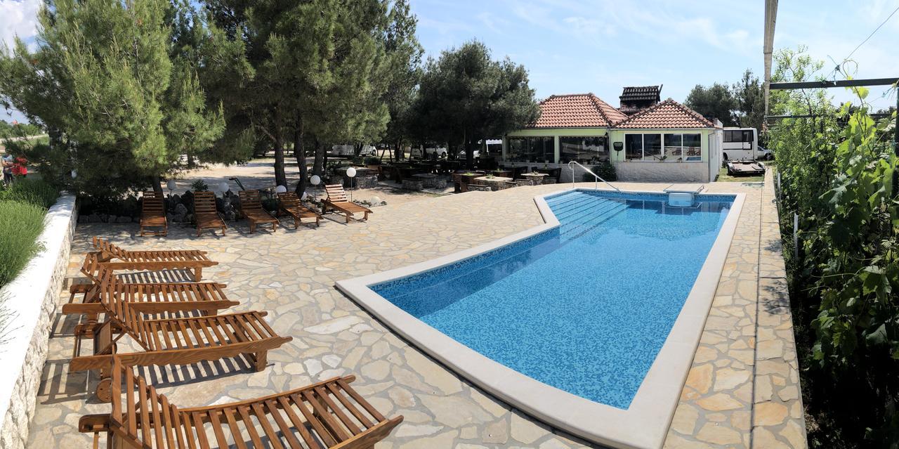 Rooms Camp Marina Lozovac Buitenkant foto